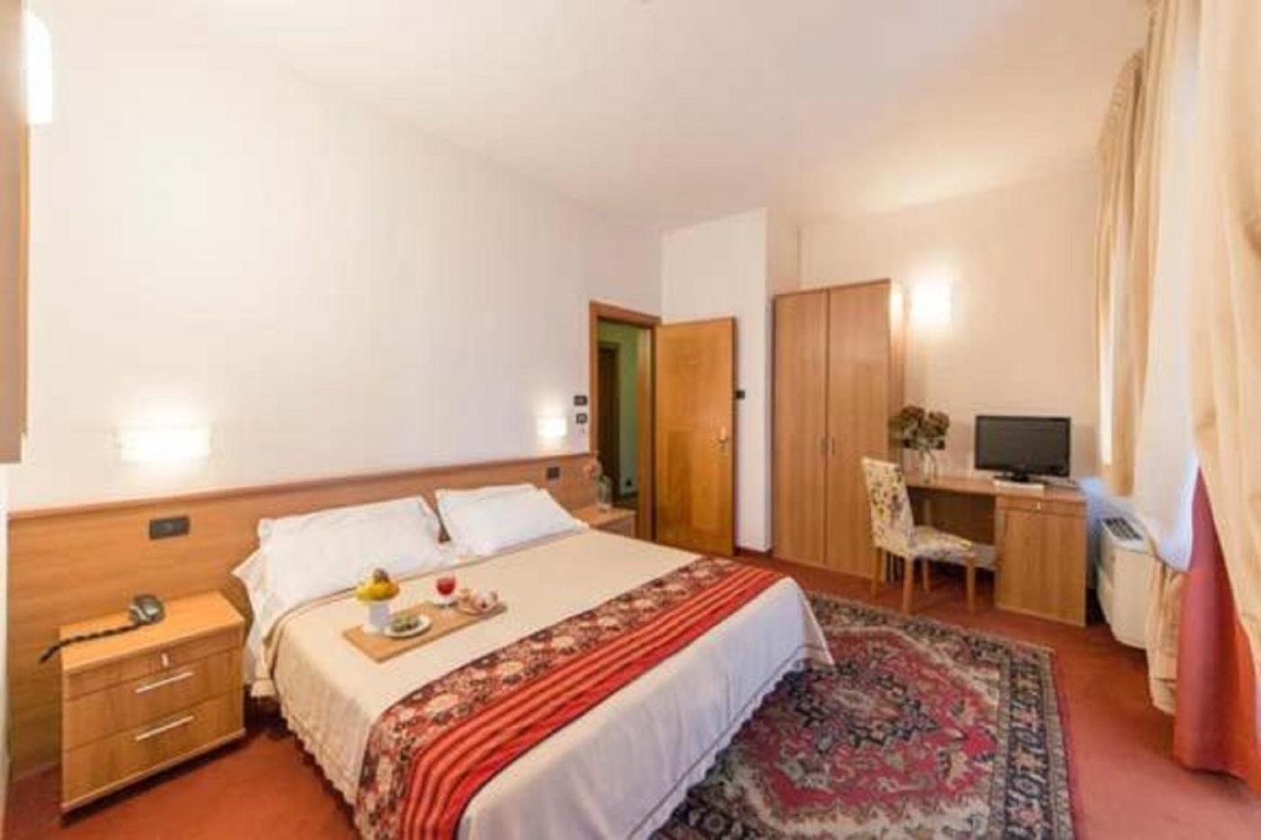 Hotel Lux Алессандрия Экстерьер фото