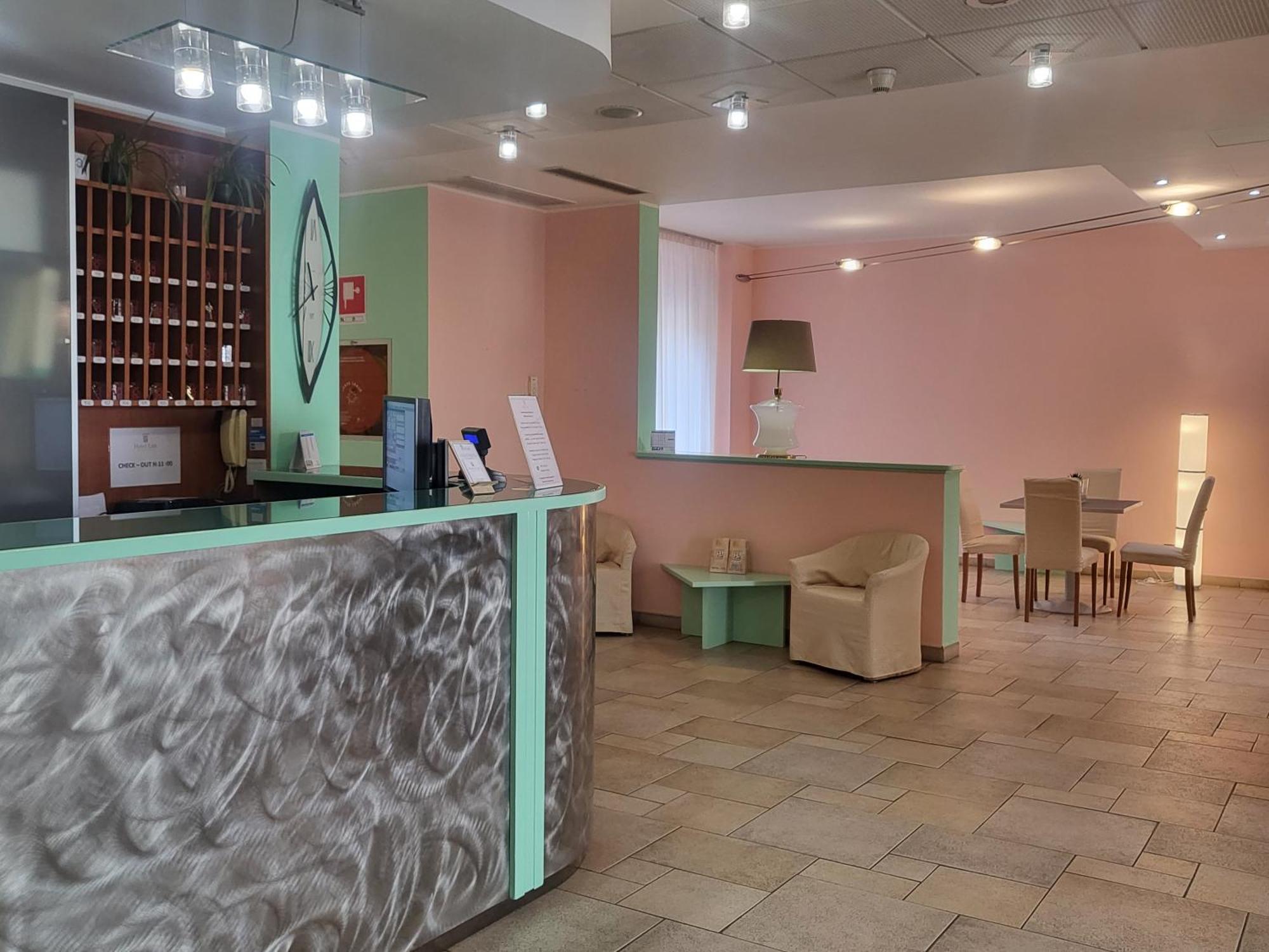 Hotel Lux Алессандрия Экстерьер фото