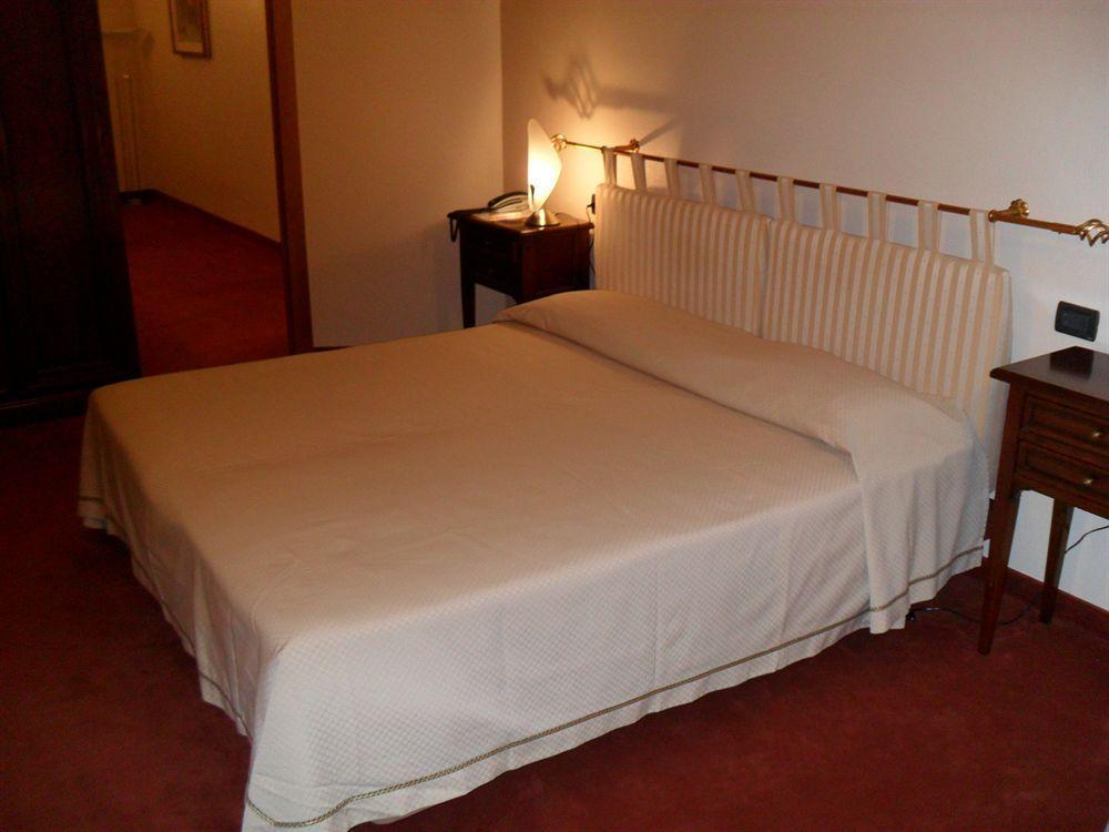 Hotel Lux Алессандрия Экстерьер фото